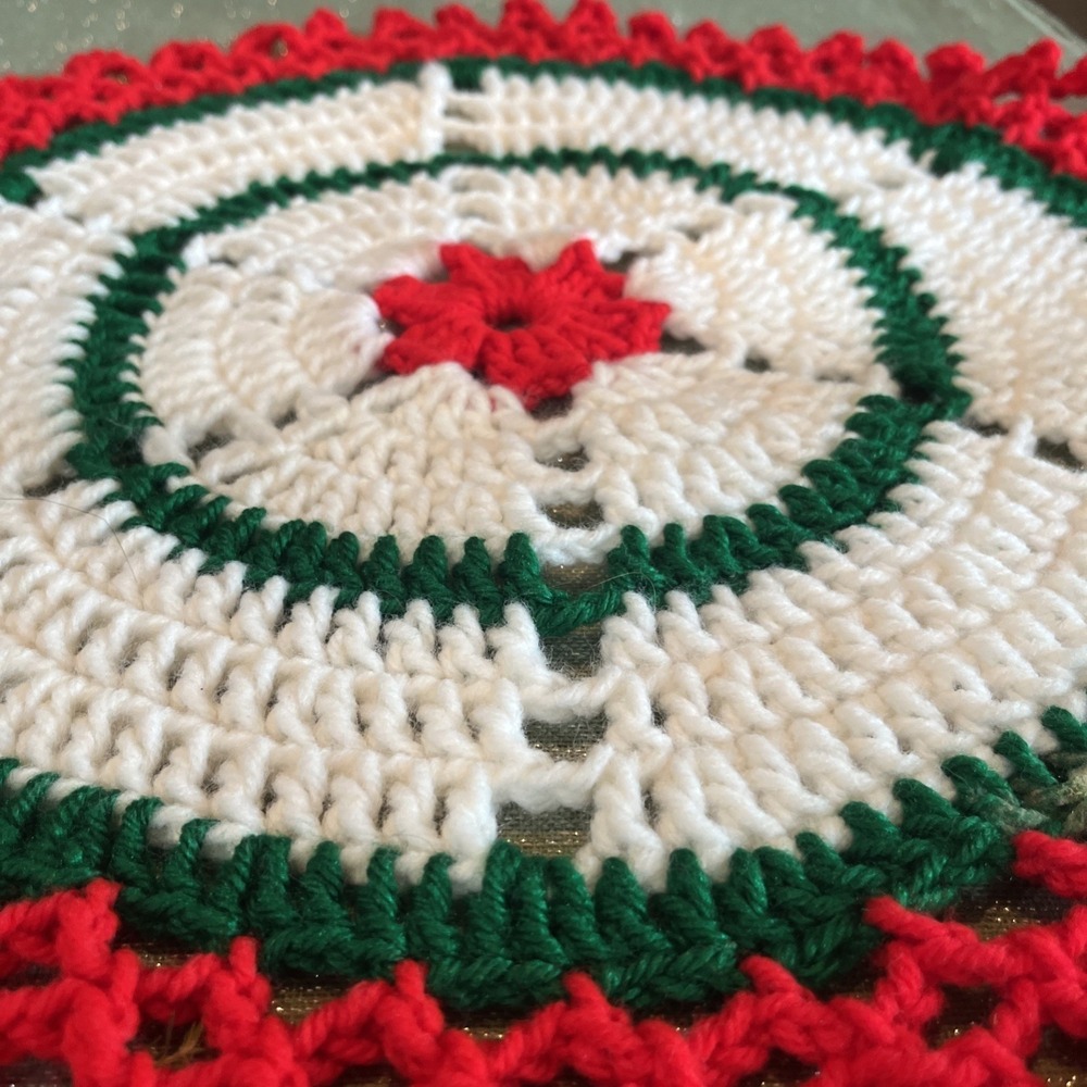 VTG Handmade Crochet Christmas Doily Flower Potholder Red Green White 16inch - Picture 3 of 4